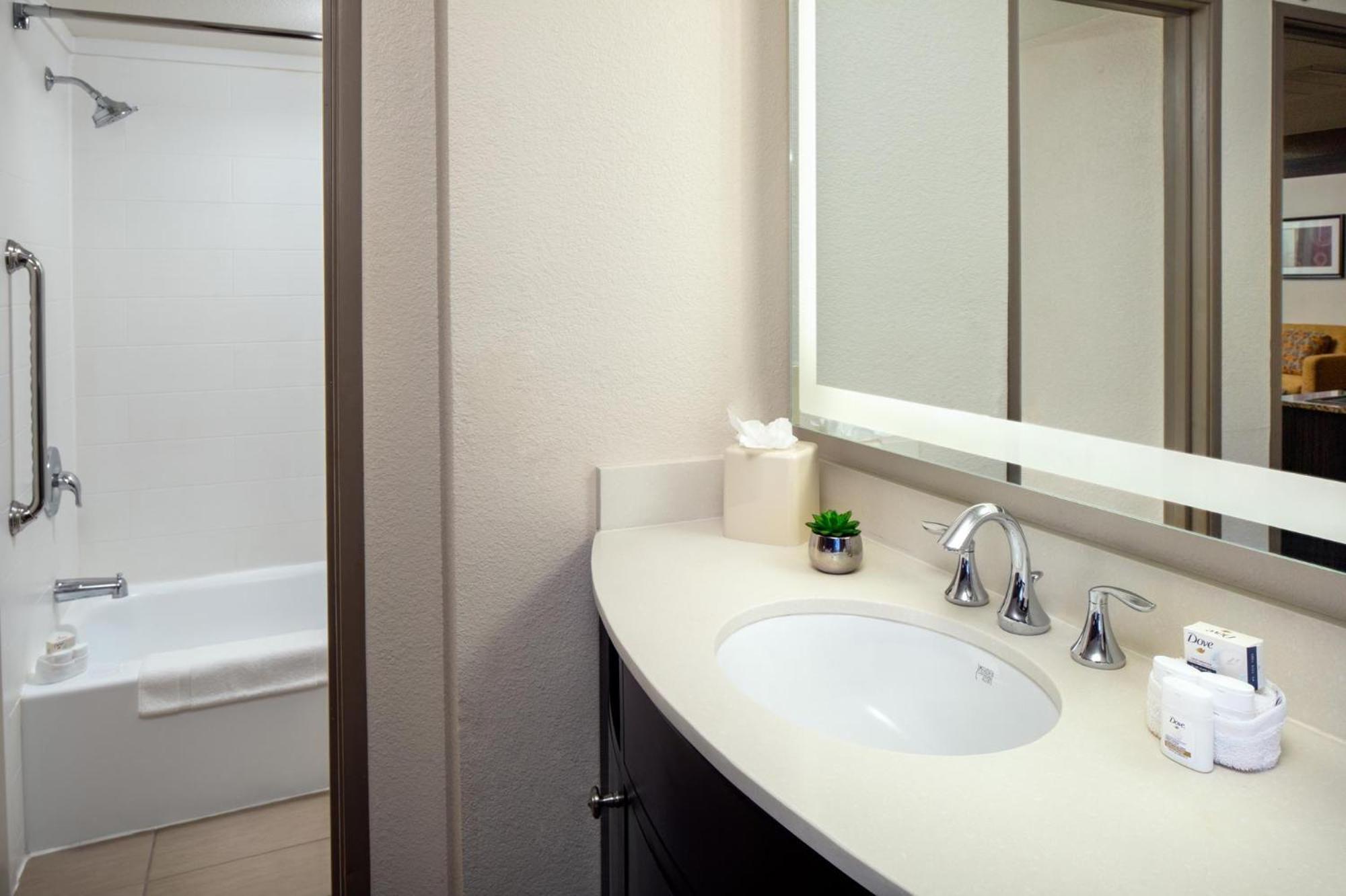 Holiday Inn And Suites Phoenix Airport North By Ihg Экстерьер фото